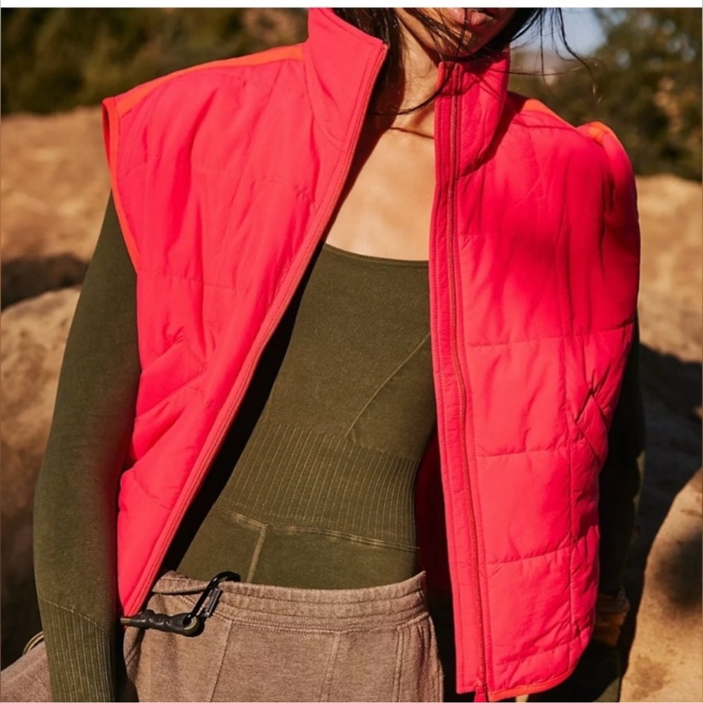 Free people Pippa Packable Puffer Vest.
NWT. Electric Sunset ~ size M